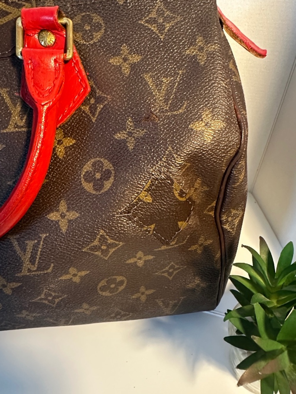 Louis Vuitton Monogram Speedy 30
Date Code SD0090
12” x 9” x 7” - Picture 2 of 14